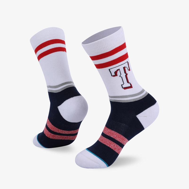 144N Red and white letter T normal terry socks
